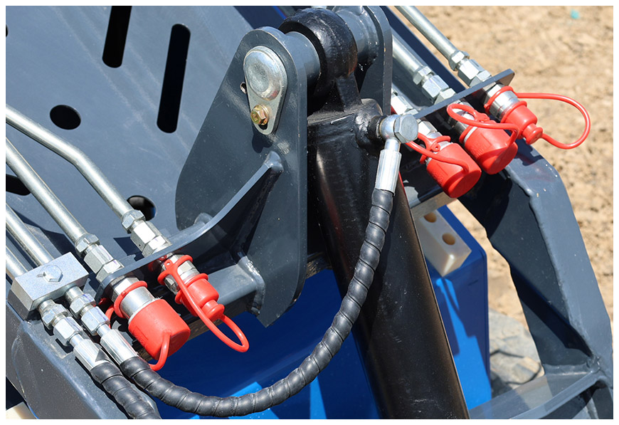 Oil pipe quick connector